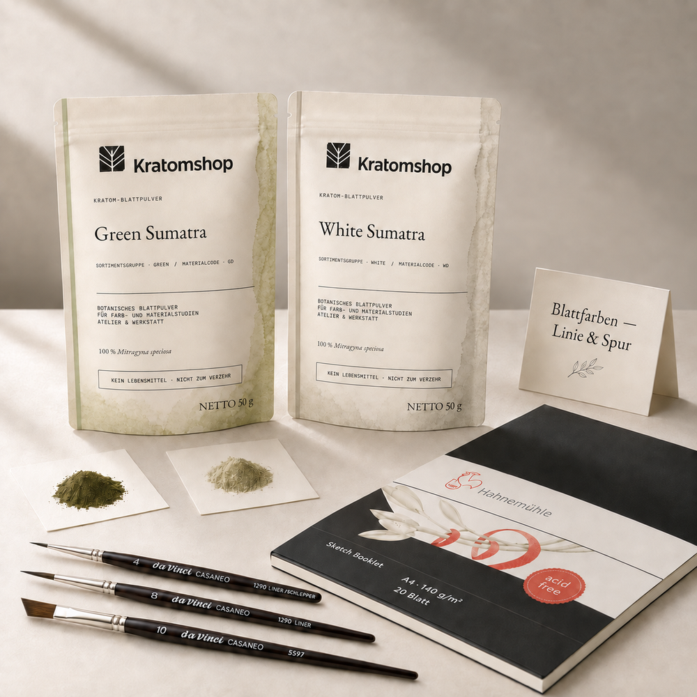 Blattfarben — Linie & Spur mit Green Sumatra GD und White Sumatra WD als Kratom-Blattpulver, Hahnemühle-Skizzenheft und drei da Vinci-Pinseln
